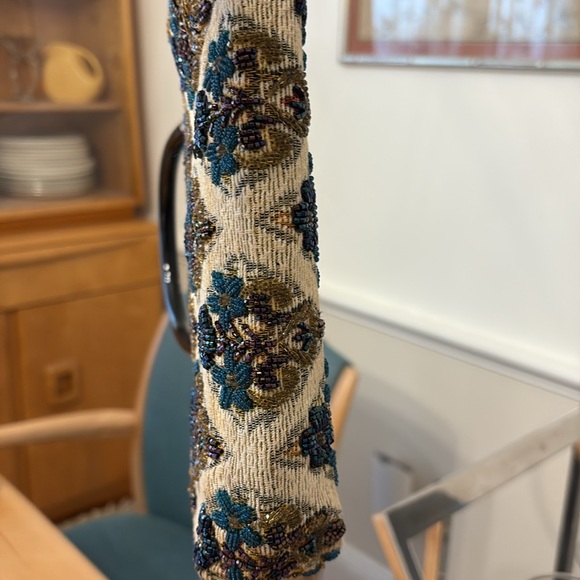 Vintage Beaded Tapestry Top-Handle Handbag with Clasp Closure. - Picture 8 of 12